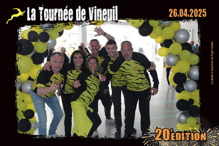 27 04 25  00 44 23 Composition